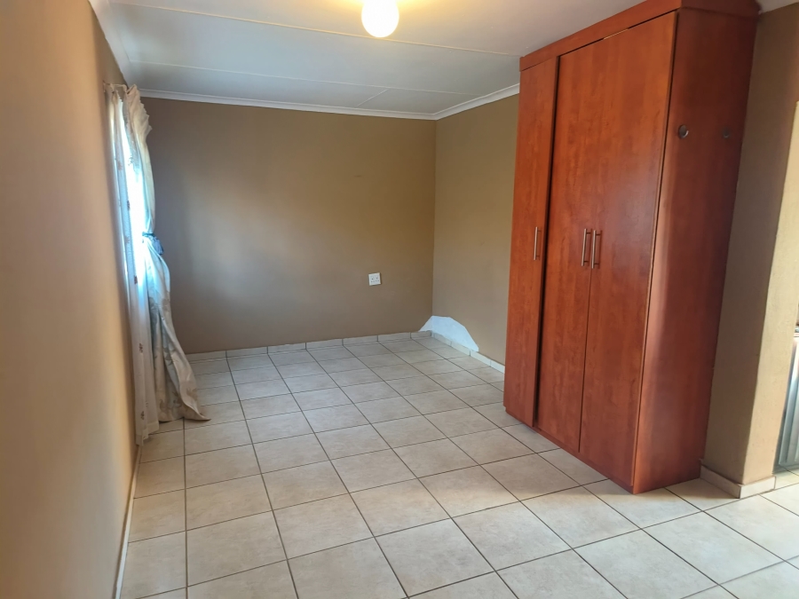To Let 1 Bedroom Property for Rent in Promosa North West
